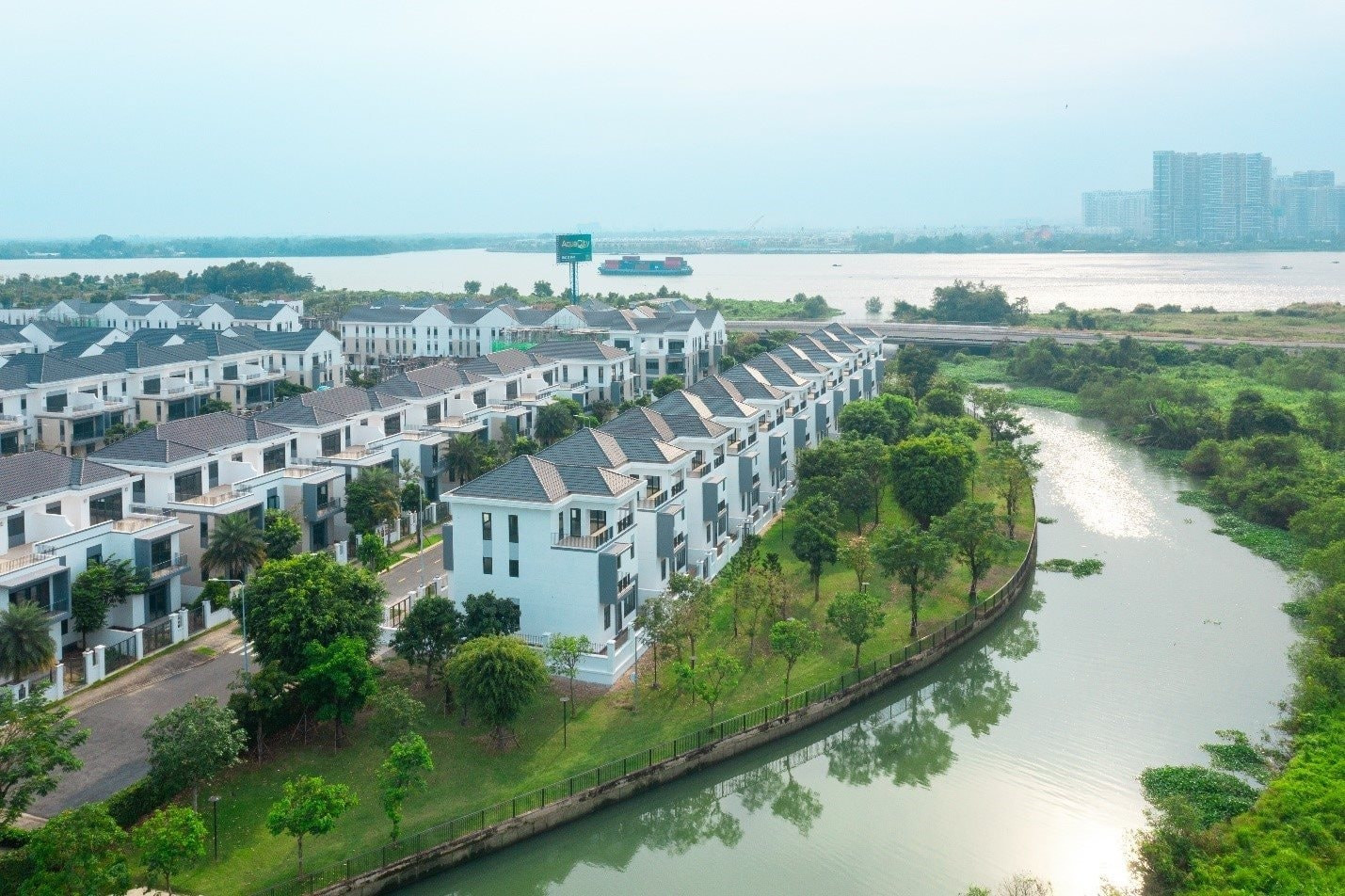 Aqua City của Novaland: 204 căn nhà đang “đợi” Sở Xây dựng bật đèn xanh 1 1 / 1 Thêm 204 căn hộ thấp tầng tại dự án Aqua City đủ điều kiện mở bán