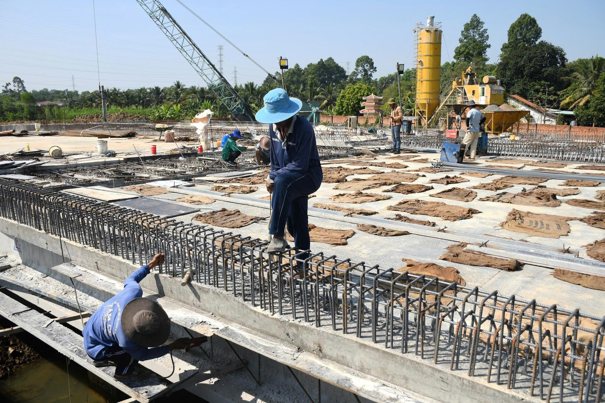 Hiện trạng thi công dự án hạ tầng 1.500 tỷ đồng đi qua “siêu phường” ở Đồng Nai 6 Máy móc, nhân lực được huy động tối đa để kịp tiến độ thông xe trước Tết 2026.