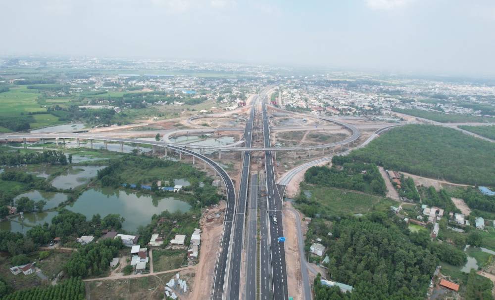 Nút giao Long Thành trên tuyến cao tốc Biên Hòa – Vũng Tàu giúp tăng cường kết nối giao thông khu vực Đông Nam Bộ.