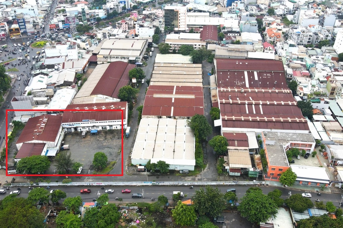 TP.HCM thu hồi hơn 16.000 m² “đất vàng” đối diện Công viên Phú Lâm, ưu tiên phát triển công trình công cộng 1 Khu đất hơn 16.000 m² trên đường An Dương Vương, đối diện Công viên Phú Lâm, hiện trong tình trạng bỏ hoang và sẽ được TP.HCM thu hồi để phục vụ mục đích công cộng.