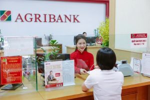 Ngân hàng đồng loạt giảm lãi suất để hỗ trợ tăng trưởng kinh tế