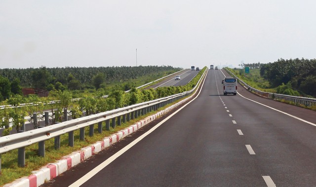 Bất động sản Đồng Nai bước vào “chu kỳ định giá mới” sau dấu mốc nâng cấp đô thị 2 Cao tốc TP.HCM - Long Thành - Dầu Giây kết nối TP.HCM với Đồng Nai. Ảnh: Lê Toàn.
