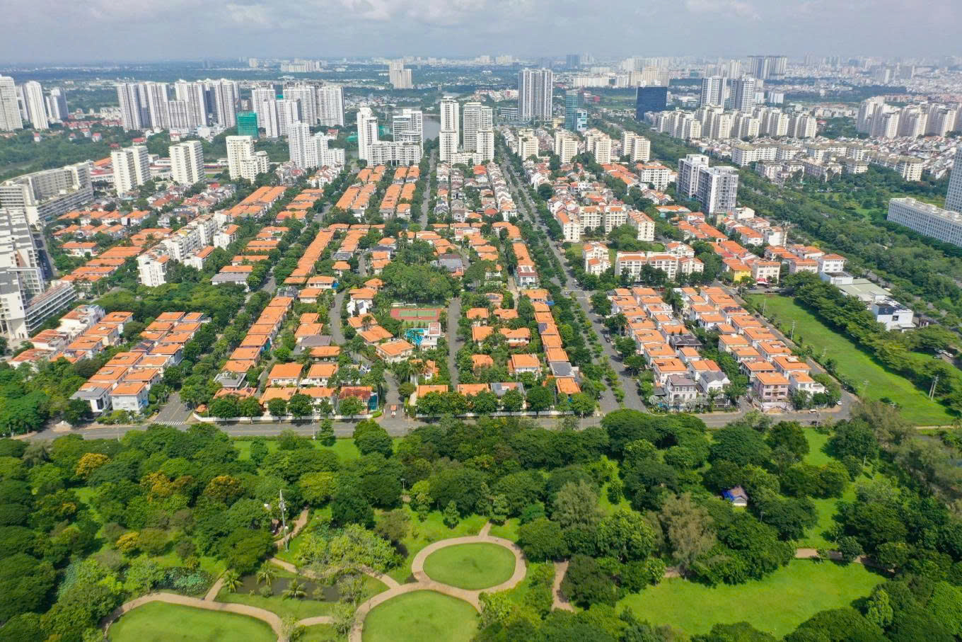 Khu Nam TP.HCM trở thành điểm nóng bất động sản khi hạ tầng liên tục được nâng cấp 2 Toàn cảnh khu đô thị Phú Mỹ Hưng – một trong những khu vực có tốc độ phát triển đô thị bài bản và bền vững tại khu Nam TP.HCM.